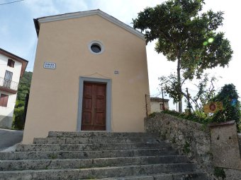 Raggiunta la Chiesetta a sinistra