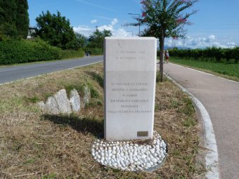 Monumento ai caeranesi del Vajont