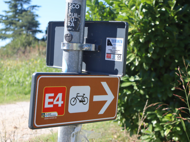 Cartello E4
