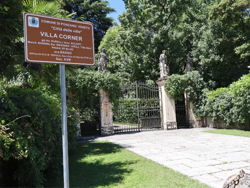 Entrata di Villa Corner