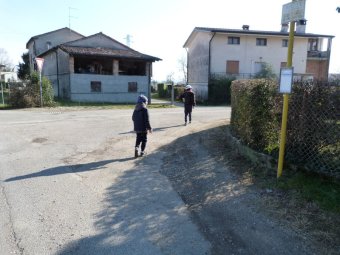 A destra in Via Giussin