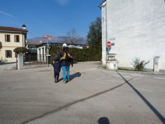 A destra in Via Todoverto