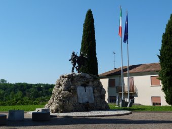 Piazza Arditi a Falzè