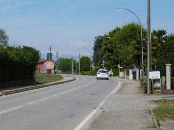 A destra lungo Via Camalò
