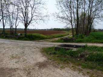 Via dritti tra le due canalette