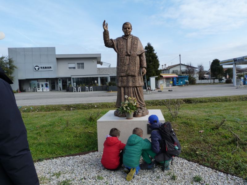 Statua bronzea di Papa Pio X