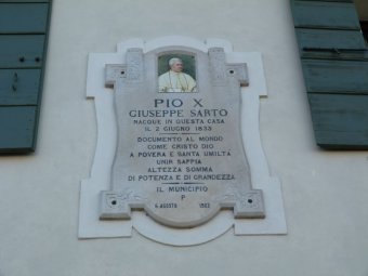Lapide nella casa di Papa Pio X