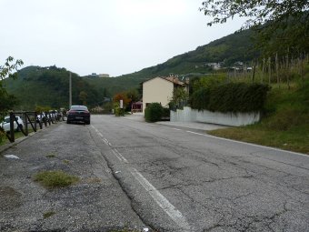A sinistra Strada Nuova delle Grave