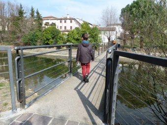 Attraversiamo il ponte sul torrente Soligo