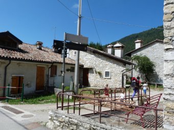 Giriamo a destra direzione chiesetta