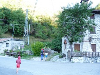 Prendiamo imboccatura del trodo delle acque a fianco della fontana