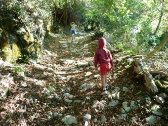 Proseguiamo in leggera salita verso Milies